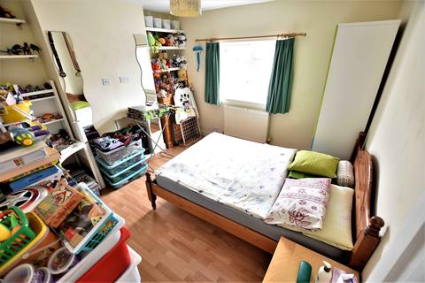 7 Fruen Road, Feltham, TW14 9NT