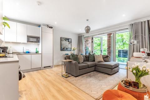 2 bedroom flat for sale - Quicks Road, Wimbledon