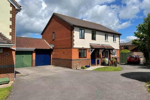 3 bedroom semi-detached house to rent, Deane Avenue, Wyke, Gillingham