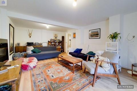 3 bedroom flat to rent - F - Lower ground Flat 180 Lower Clapton Road, London