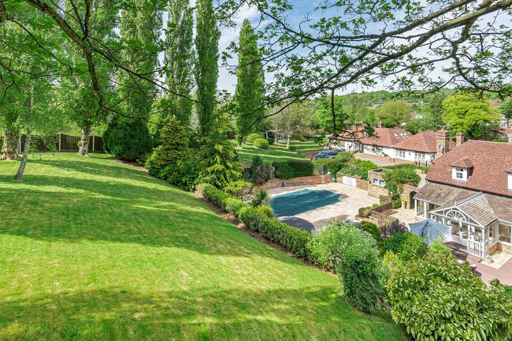 Leaves Green Road, Keston 5 bed detached house £1,500,000