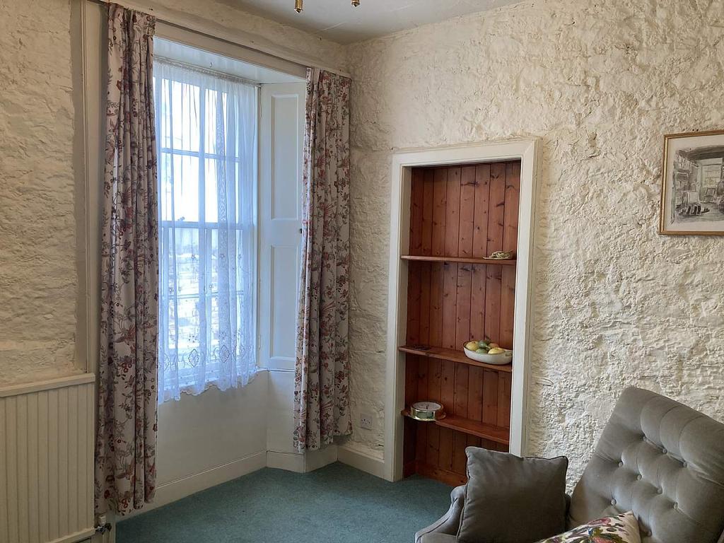 15 Union Street, Kelso TD5 7DR 4 bed terraced house £148,000