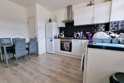 2 bedroom flat to rent, High Street, Slough, SL1