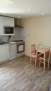 Studio to rent, Ash Grove, London NW2