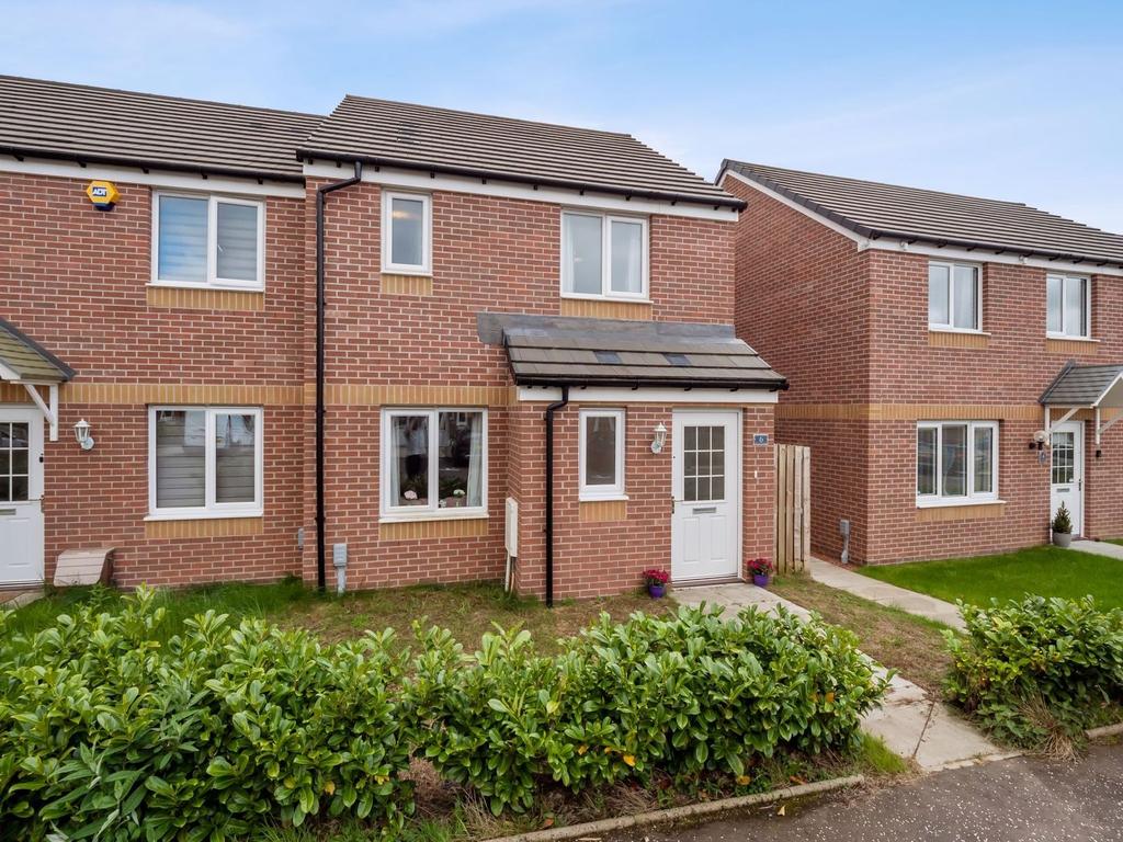 Patterton Range Gate, Darnley, Glasgow, G53 7YU 3 bed end of terrace