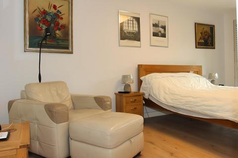 1 bedroom ground floor flat for sale, Landmark Court, 30 Queens Road, Weybridge, Surrey, KT13 9GU