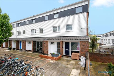 2 bedroom maisonette for sale, Goldman Close, London, E2