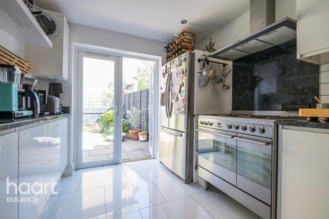52 Tyrrell Road, London, SE22 9NE