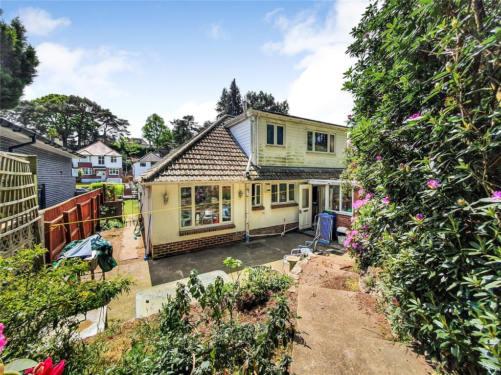 Kings Avenue, Poole, BH14 4 bed bungalow £2,500 pcm (£577 pw)