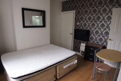 5 bedroom terraced house for sale - Harlech Road, Leeds, West Yorkshire, LS11