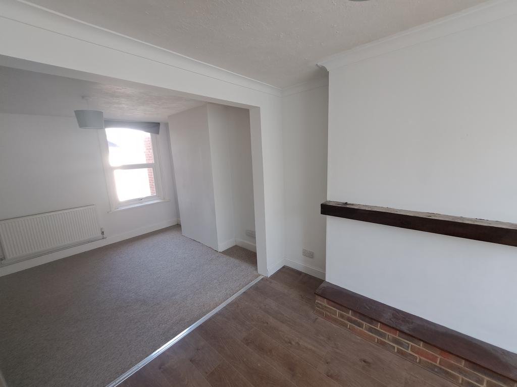 Whitworth Road, Gosport PO12 2 bed terraced house £210,000