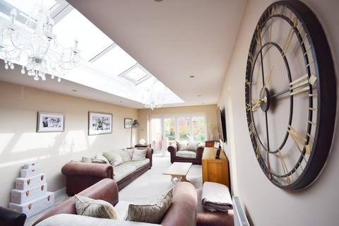 4 bedroom bungalow for sale - Thornton Avenue, Lytham St. Annes, Lancashire, FY8
