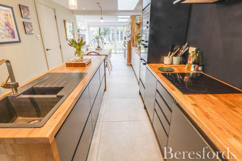 3 bedroom semi-detached house for sale, North Road, Brentwood, CM14