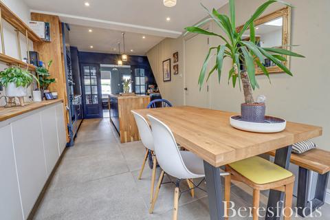 3 bedroom semi-detached house for sale, North Road, Brentwood, CM14