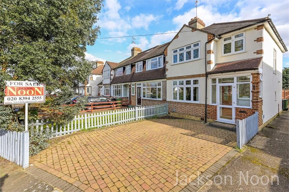 Green Lanes, West Ewell, KT19 3 bed end of terrace house £585,000