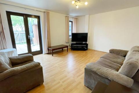 4 bedroom flat to rent - Laburnum Street, Shorditch, E2