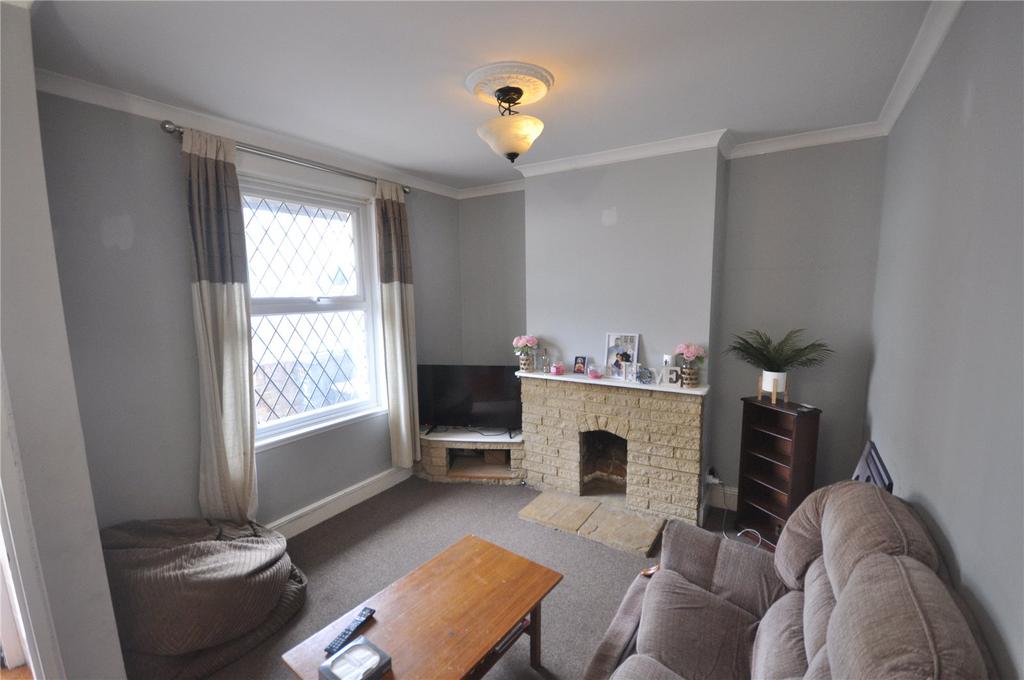 Ferndale Road, Swindon, SN2 2 bed terraced house £975 pcm (£225 pw)