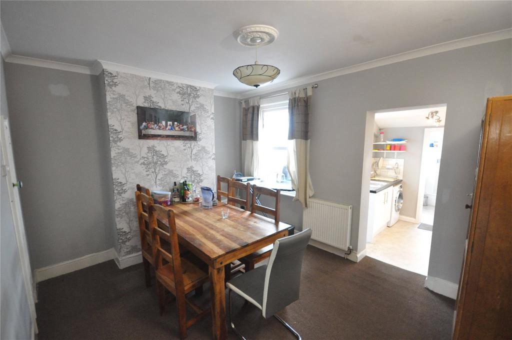 Ferndale Road, Swindon, SN2 2 bed terraced house £975 pcm (£225 pw)