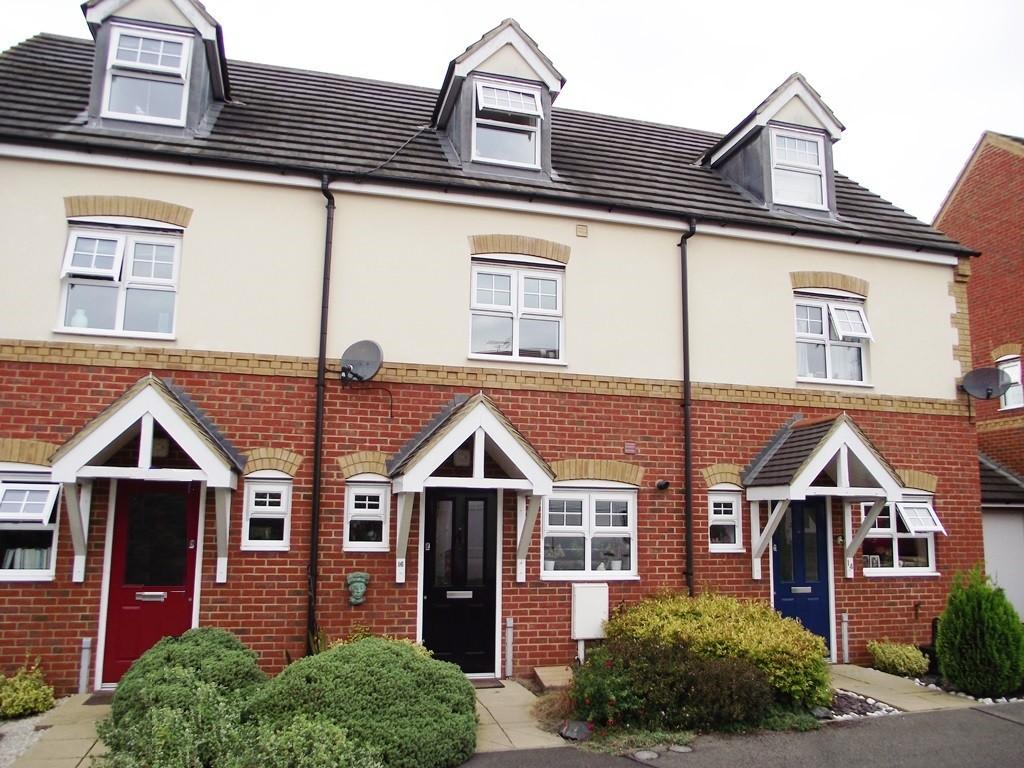 Hunt Close, Towcester 3 bed terraced house £1,150 pcm (£265 pw)