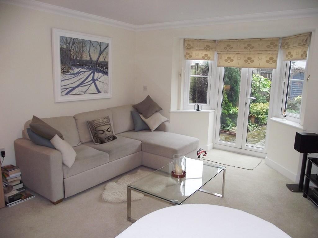 Hunt Close, Towcester 3 bed terraced house £1,150 pcm (£265 pw)