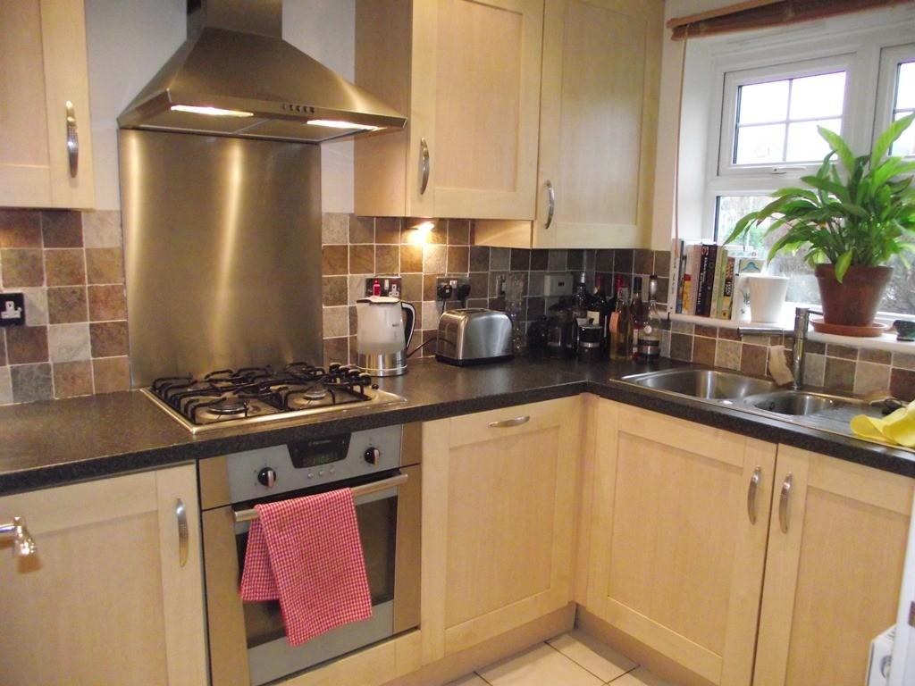 Hunt Close, Towcester 3 bed terraced house £1,150 pcm (£265 pw)
