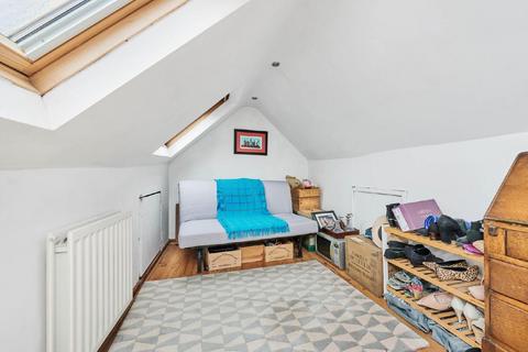 156 Replingham Road, London, SW18 5LJ