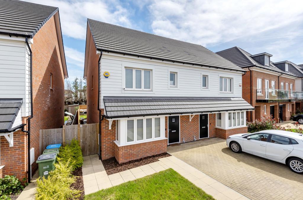 Holland Gardens, London, SE9 3 bed semidetached house for sale £650,000