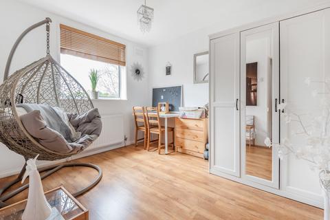 270 Dunkery Road, London, SE9 4LR