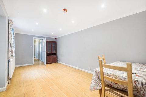 3 bedroom flat to rent, Chaldon Road, London, SW6