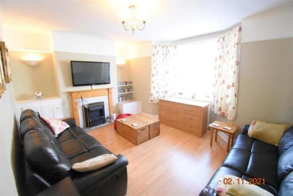 Wallis Road, Kettering 3 bed semidetached house £235,000