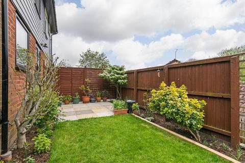 28 Lowden Close, Winchester, SO22 4EW