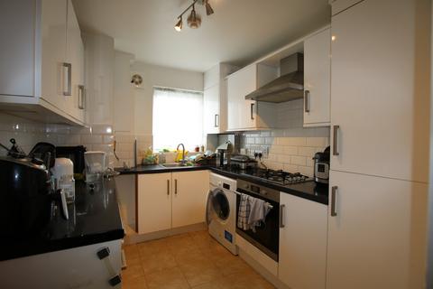 2 bedroom ground floor flat to rent, Fleetwood Road, London, NW10