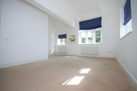 2 bedroom apartment to rent, LAVENDER CLOSE, LEATHERHEAD, KT22