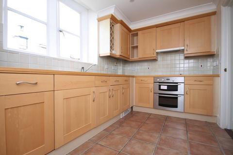 2 bedroom apartment to rent, LAVENDER CLOSE, LEATHERHEAD, KT22