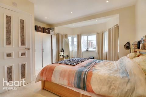 4 bedroom detached house for sale - Barn Way, Wembley