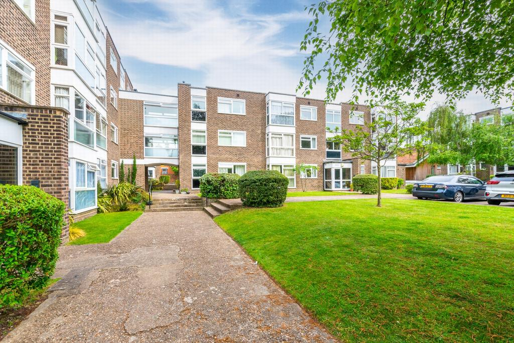 The Squirrels, Belmont Hill, Lewisham, SE13 2 bed flat £1,500 pcm (£