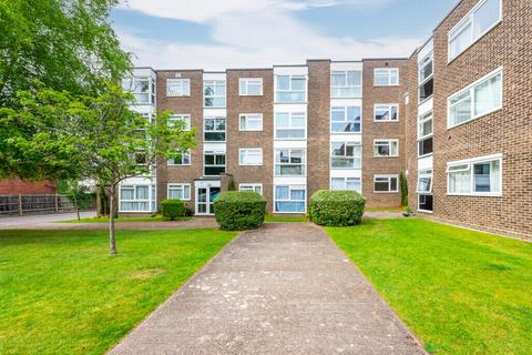 2 bedroom flat to rent, The Squirrels, Belmont Hill, Lewisham, SE13