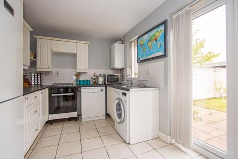 3 bedroom terraced house for sale - Shelburn Close, Cardiff