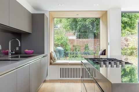 27 Wendell Road, London, W12 9RS