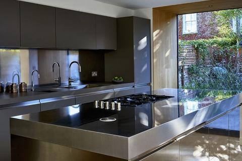 27 Wendell Road, London, W12 9RS