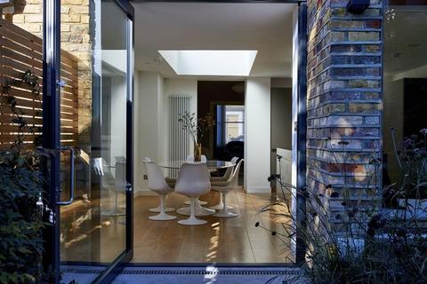27 Wendell Road, London, W12 9RS