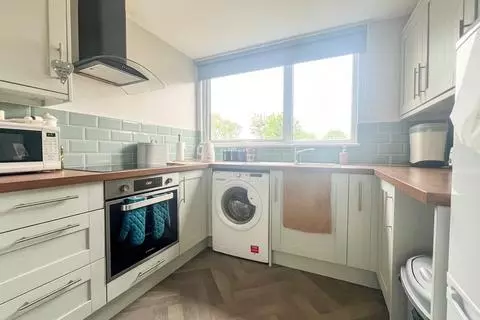 2 bedroom apartment to rent - View 2