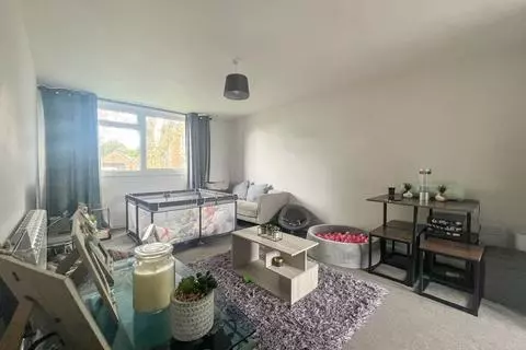 2 bedroom apartment to rent - View 3
