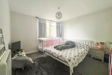 2 bedroom apartment to rent - View 5
