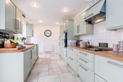 4 bedroom detached house for sale, Rydens Road, Walton-On-Thames