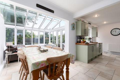 4 bedroom detached house for sale, Rydens Road, Walton-On-Thames