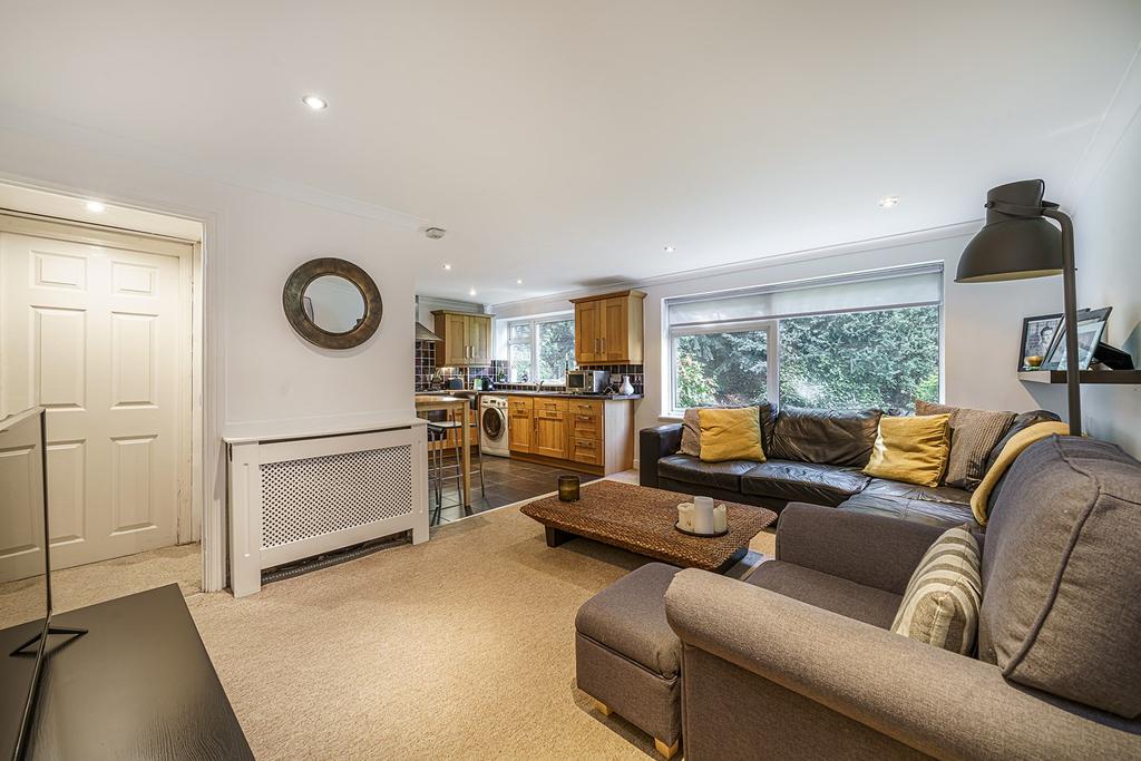 Grasmere Road, Bromley, BR1 2 bed ground floor flat £350,000