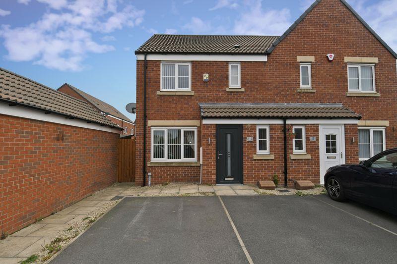 Old Royston Ave, Royston 3 bed semidetached house £750 pcm (£173 pw)