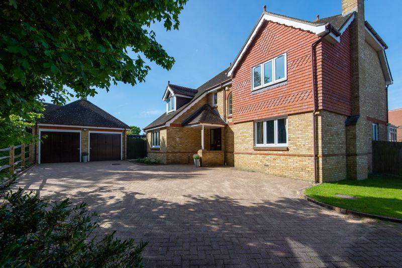 Petworth Drive, Horsham 5 bed detached house £900,000