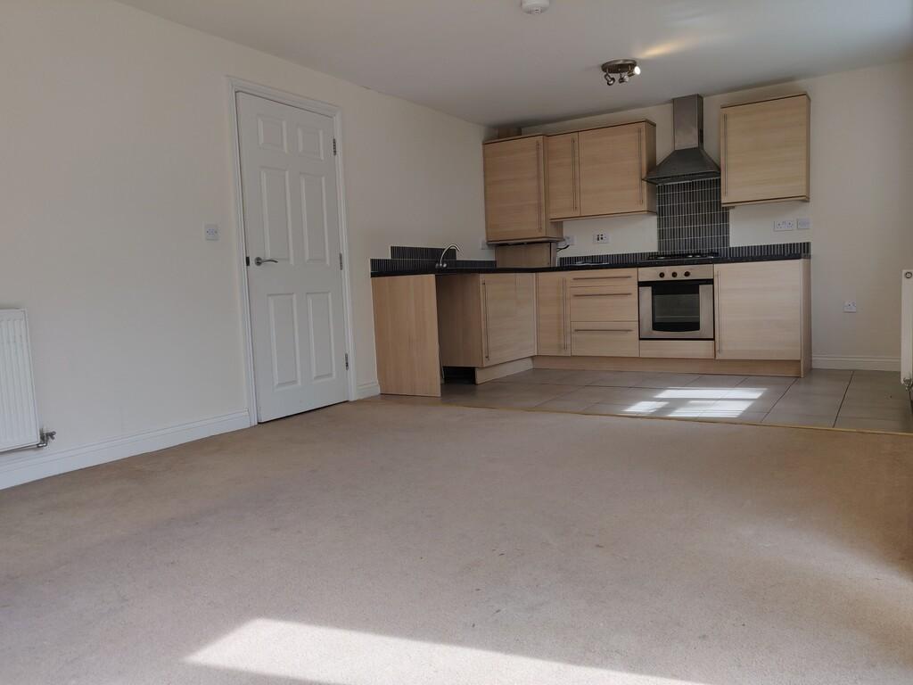 Dulley Avenue WELLINGBOROUGH 2 bed ground floor flat - £650 pcm (£150 pw)